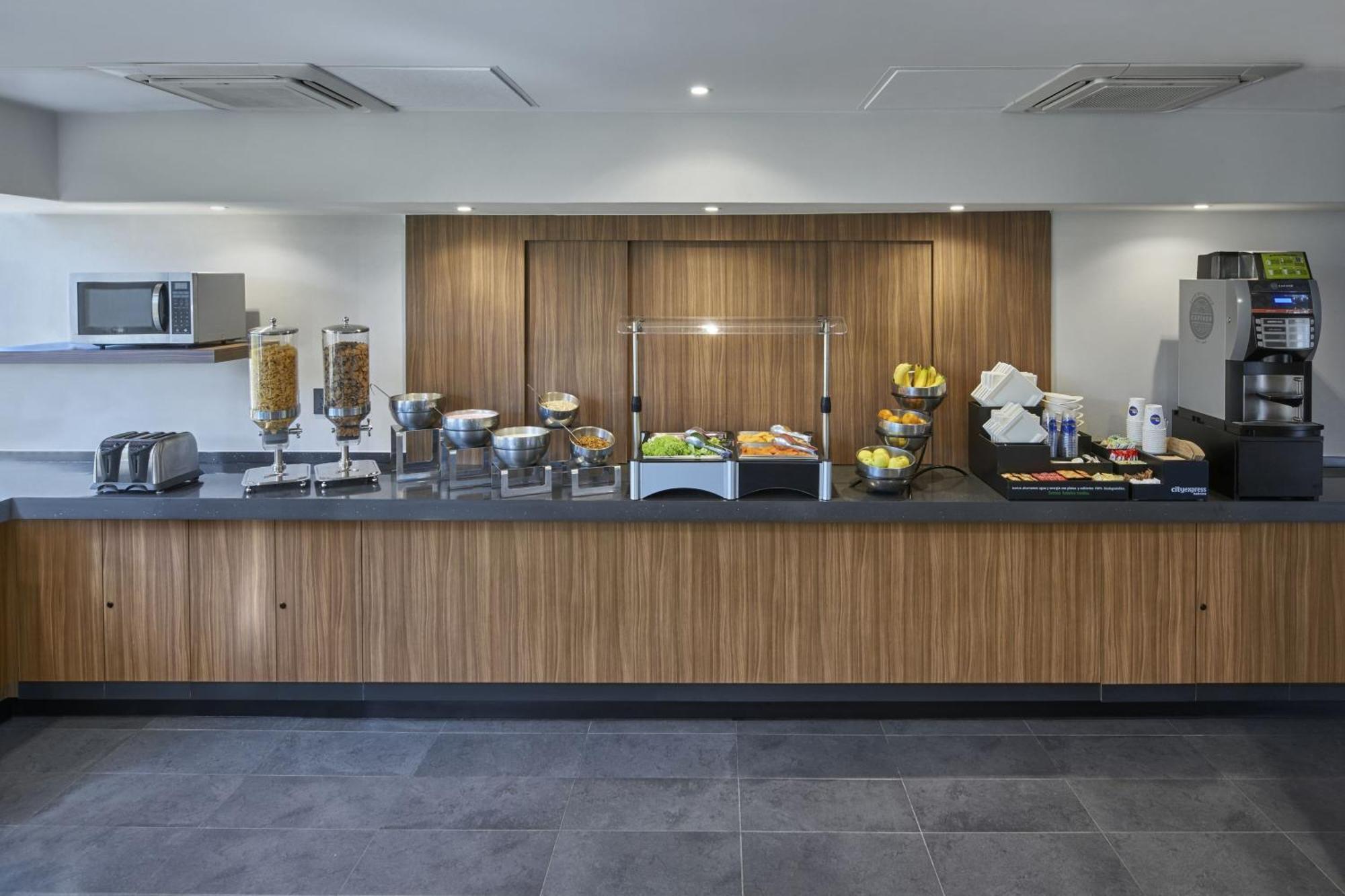 City Express By Marriott Irapuato Norte Экстерьер фото